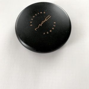 MAC Cosmetics Bronzing Powder in BRONZE